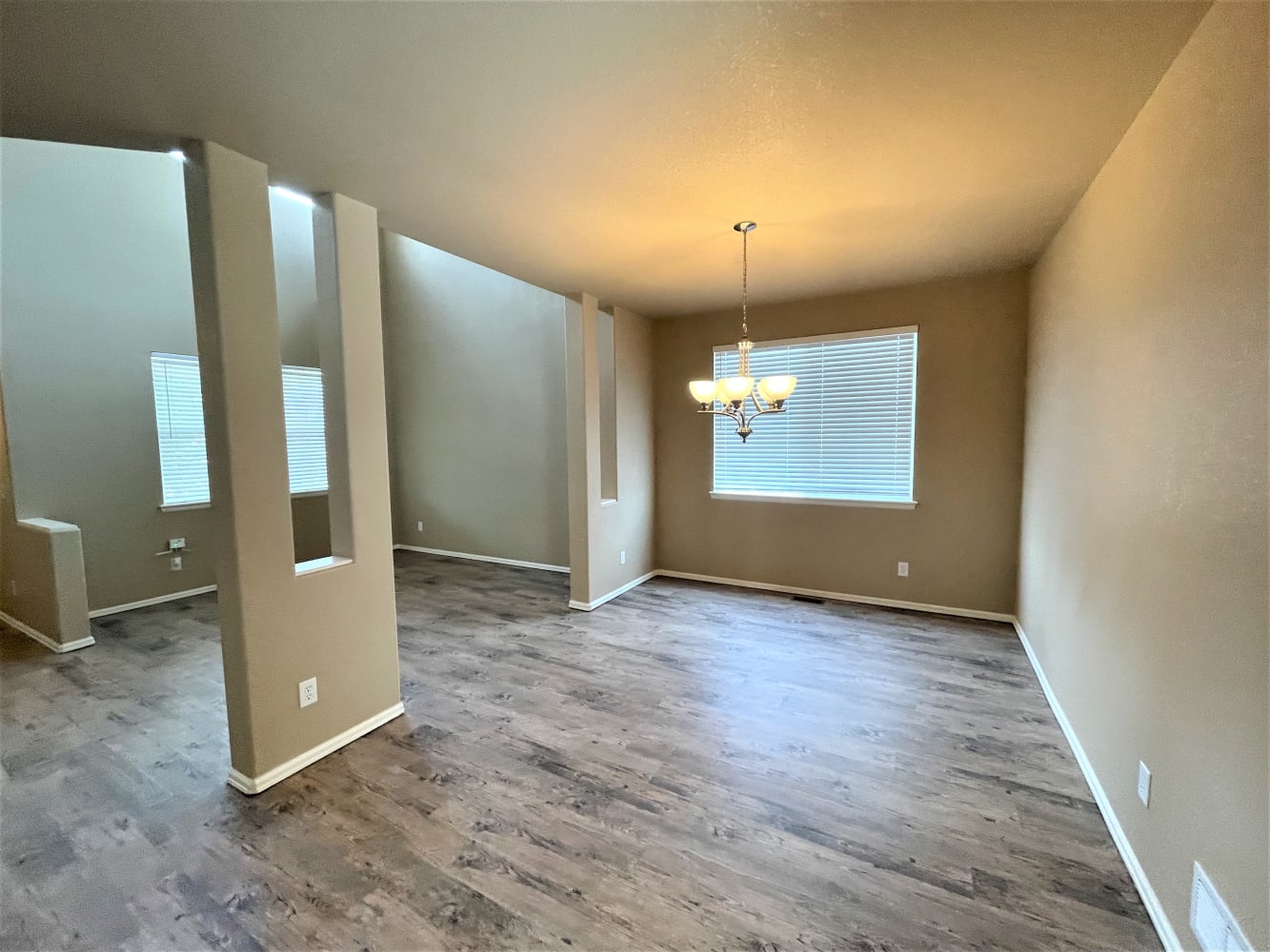 12386 Roslyn Way photo 5