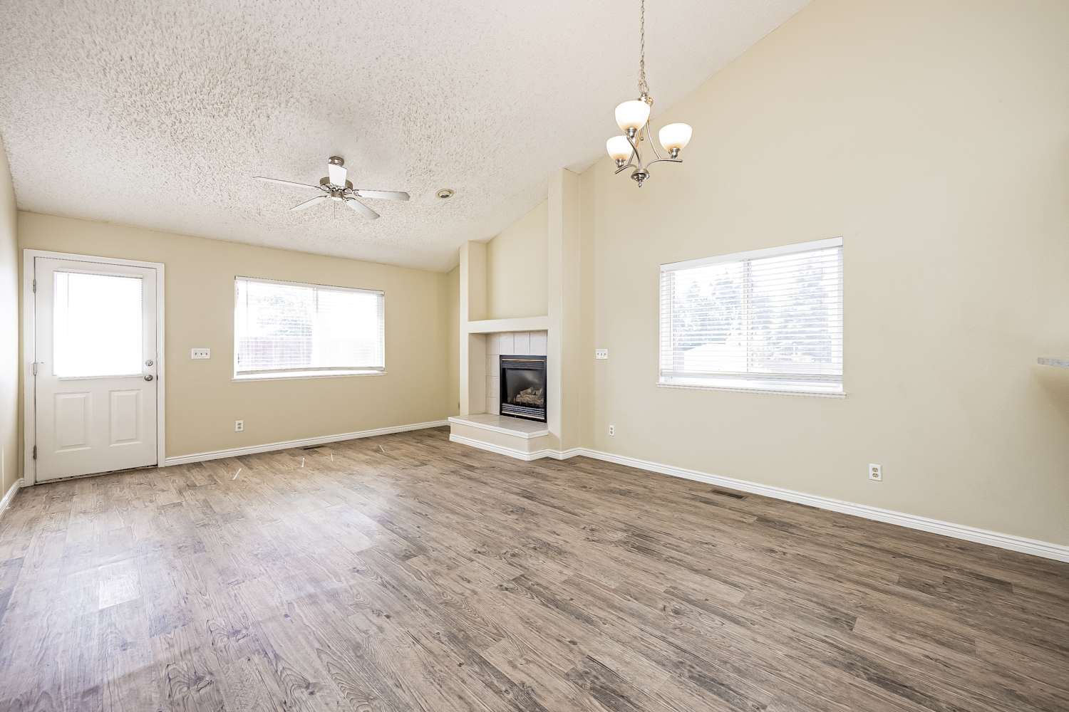 7795 Fargo Dr photo 4