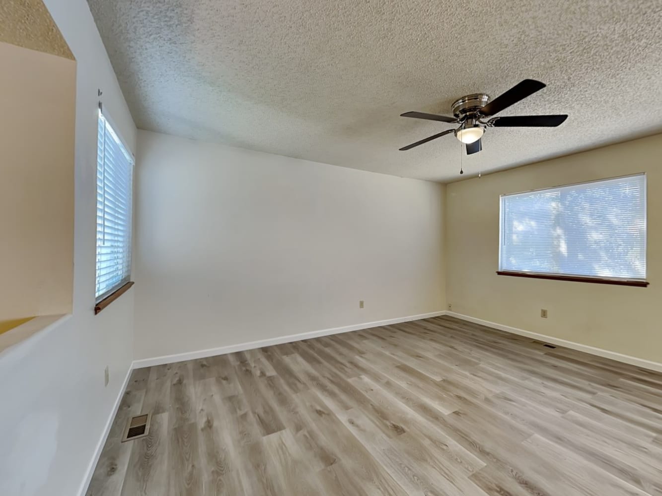 3255 Richmond Dr photo 5