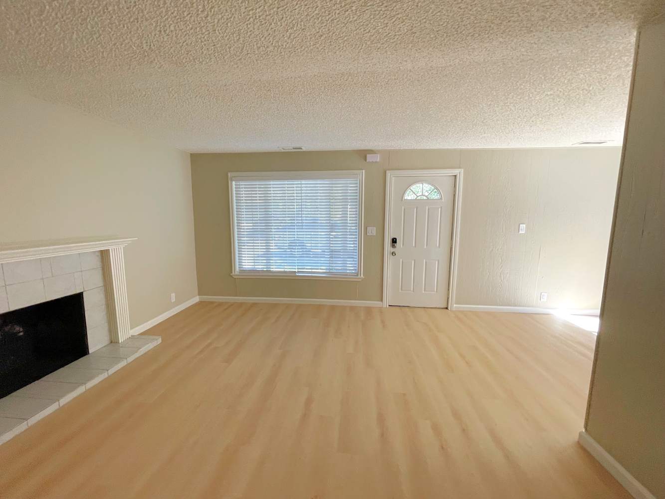 873 Ashwood Ave photo 3