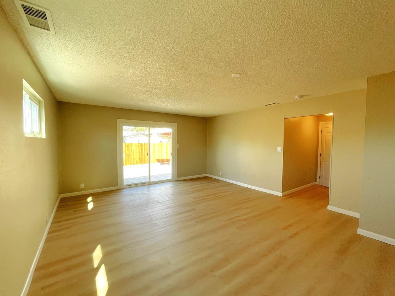 873 Ashwood Ave photo 4