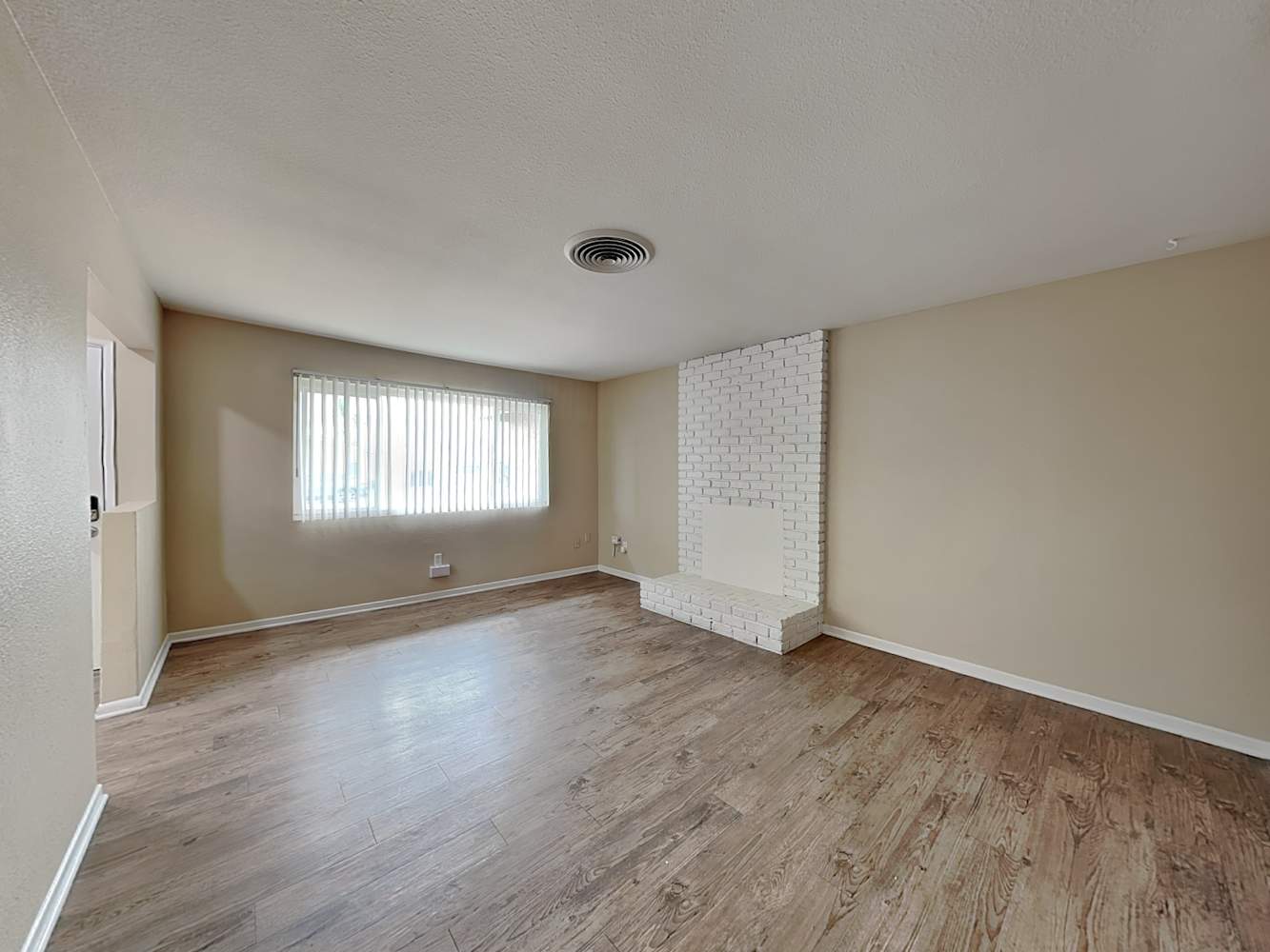 27198 Norwood St photo 3