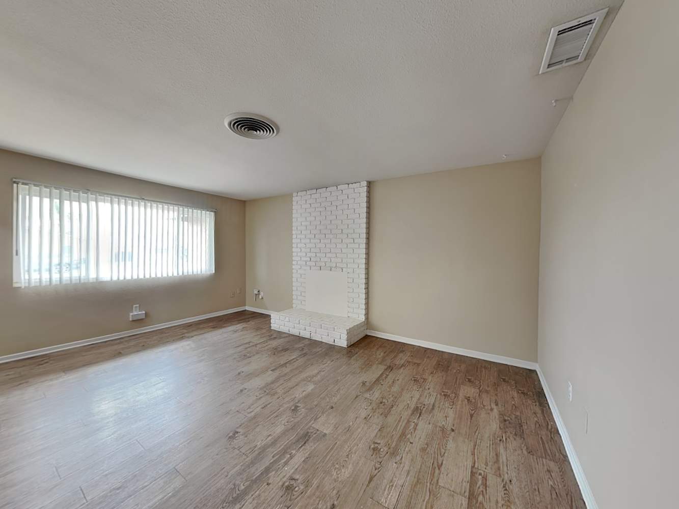27198 Norwood St photo 5