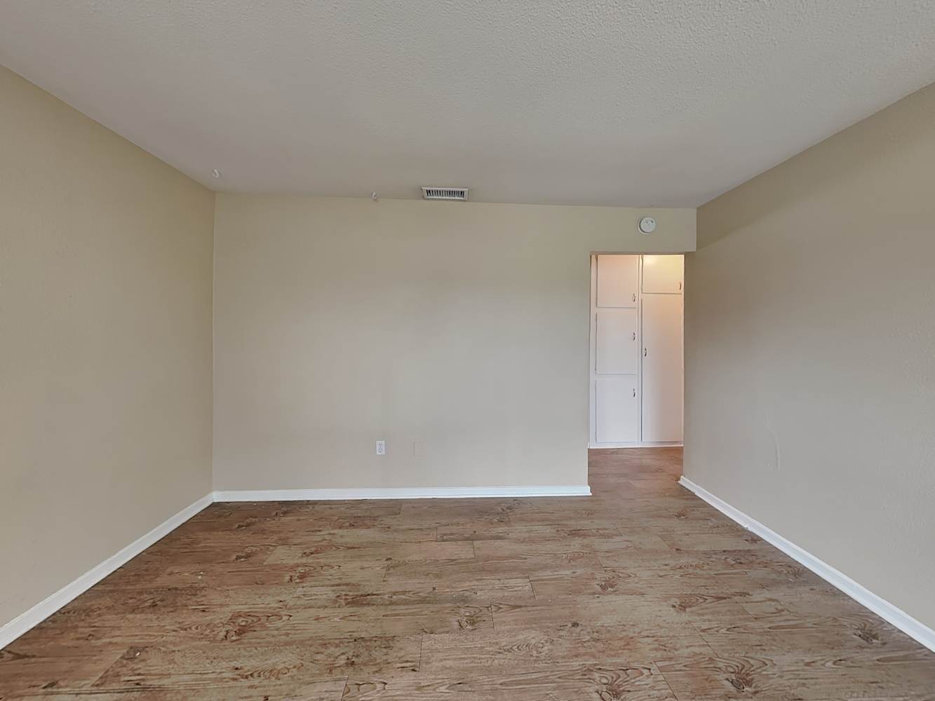 27198 Norwood St photo 4