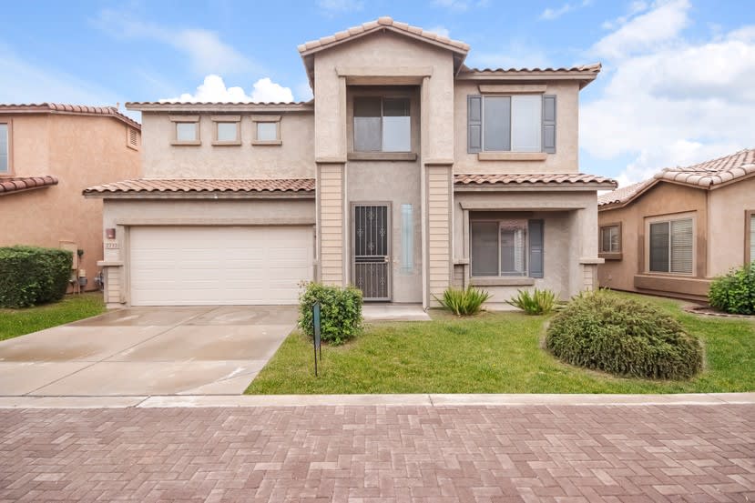 2713 E La Costa Dr