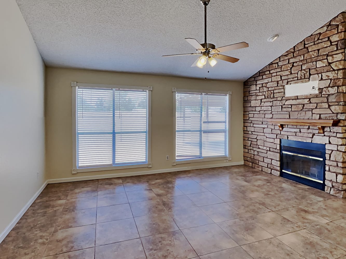 2500 N Cholla St photo 3