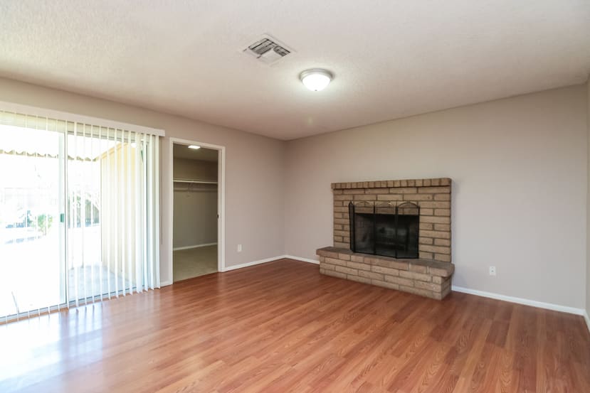 805 W Harvard Dr photo 4