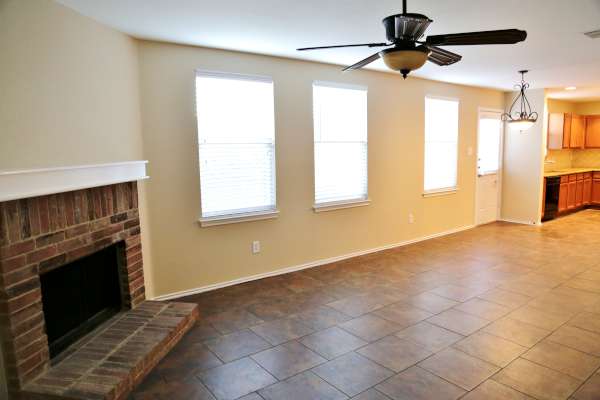 809 Cathy Dr photo 4