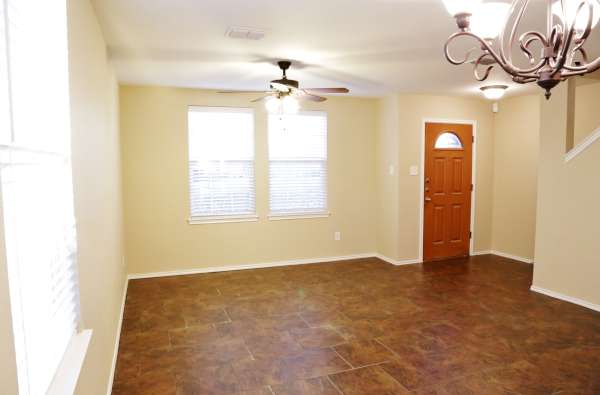 809 Cathy Dr photo 2