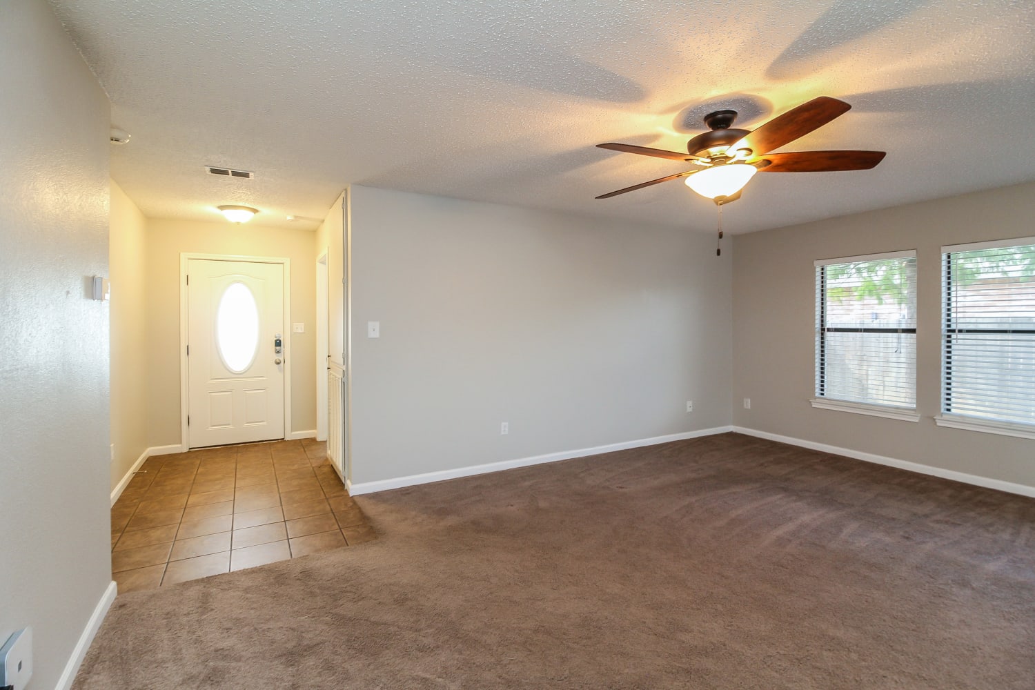 2807 Custer Dr photo 2