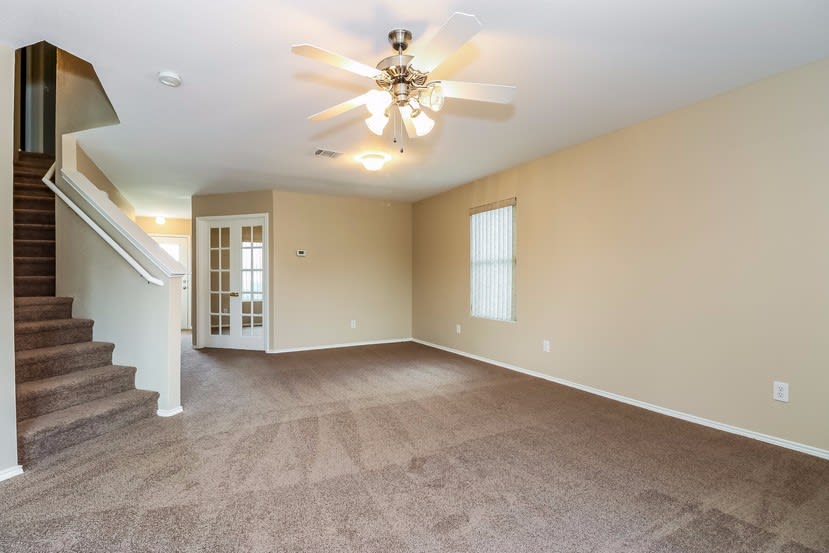 8139 Mossberg Dr photo 4