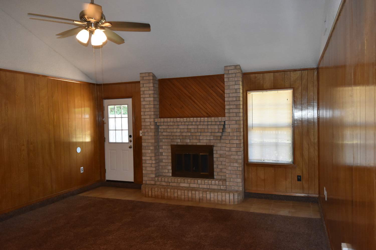 7533 Janetta Dr photo 4