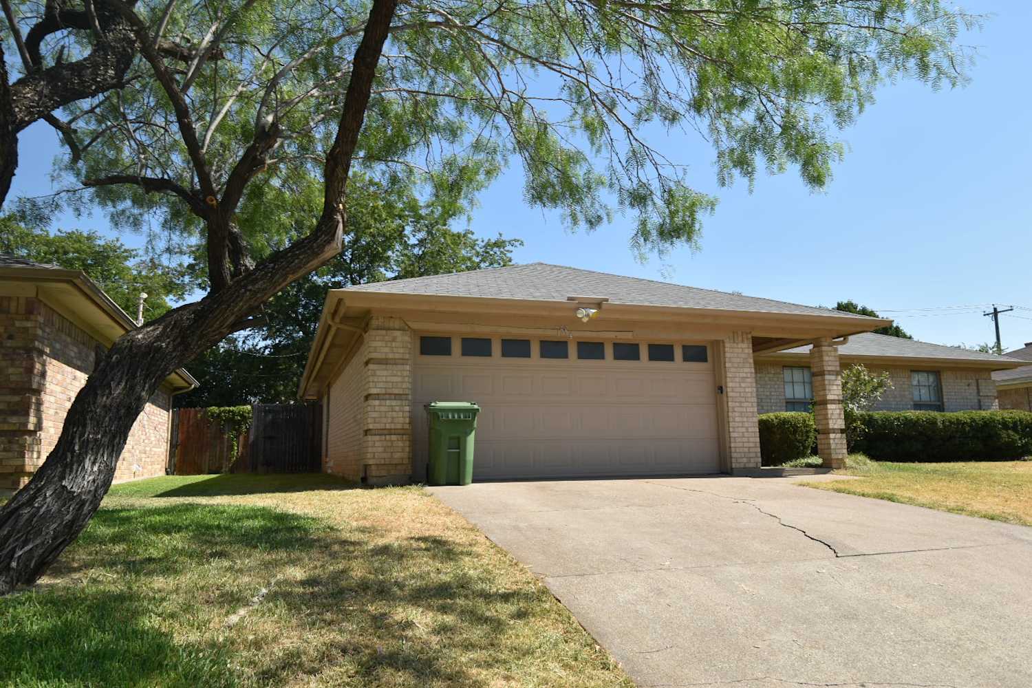 7533 Janetta Dr photo 2
