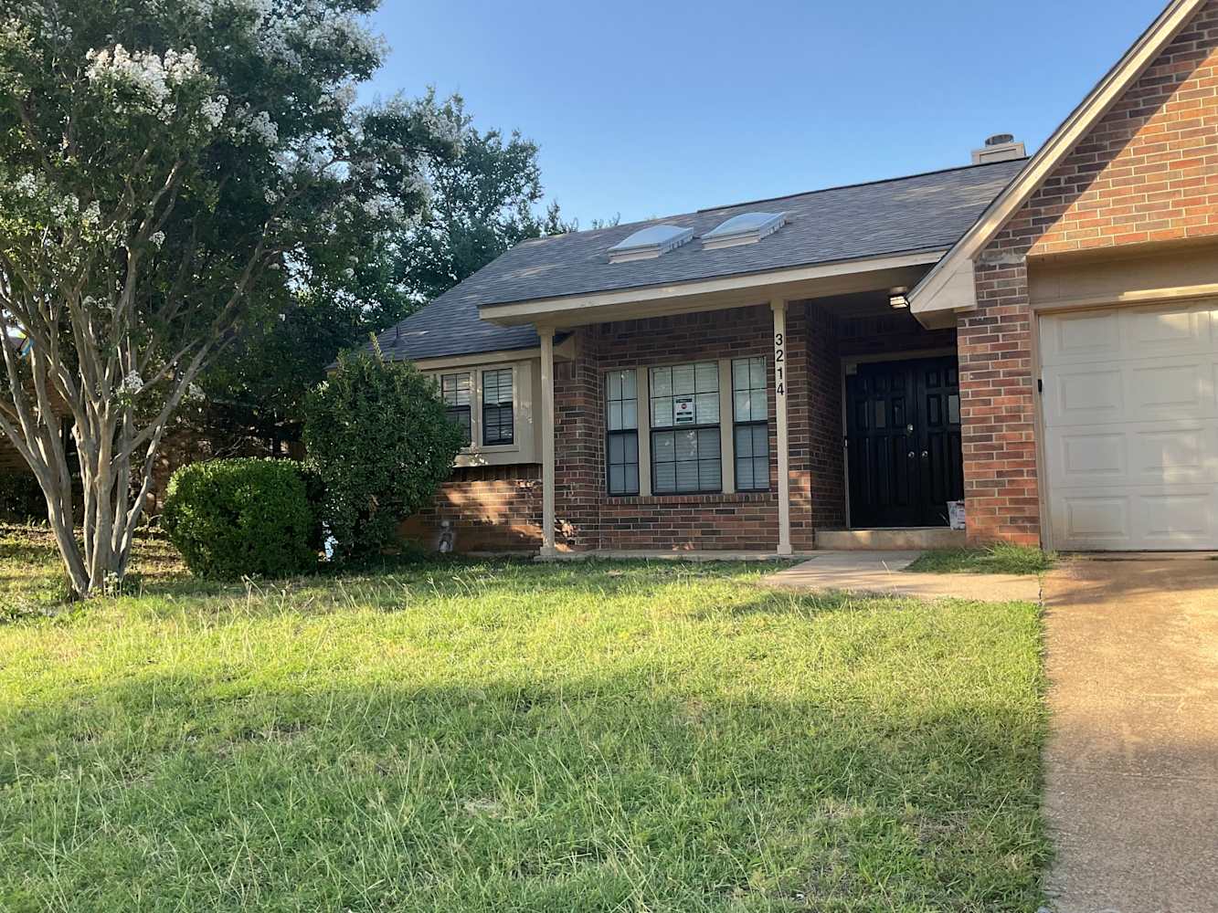 3214 Cliffview Dr photo 2