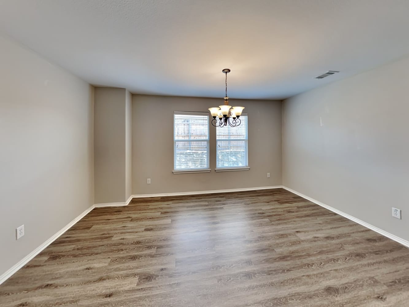 602 Azalea Dr photo 5