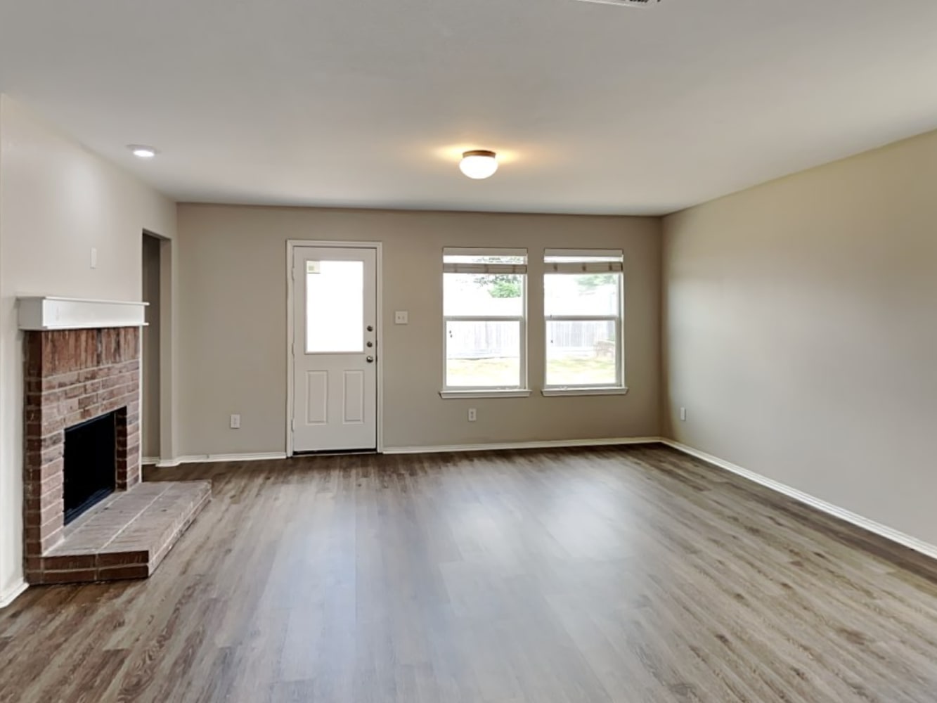 602 Azalea Dr photo 3