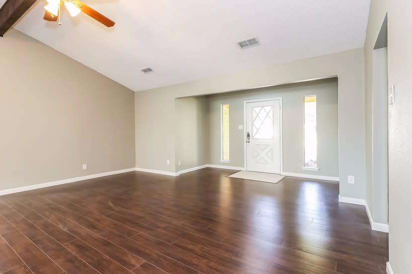 713 Ridgewood Cir photo 3