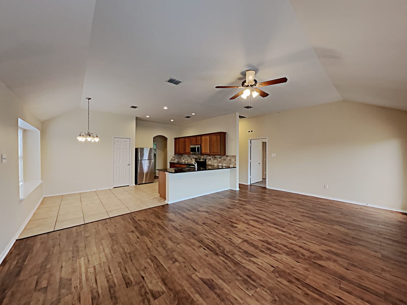 1120 Melrose Dr photo 3