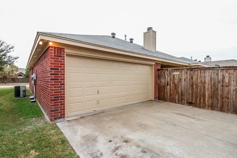 659 NW Summercrest Blvd photo 4