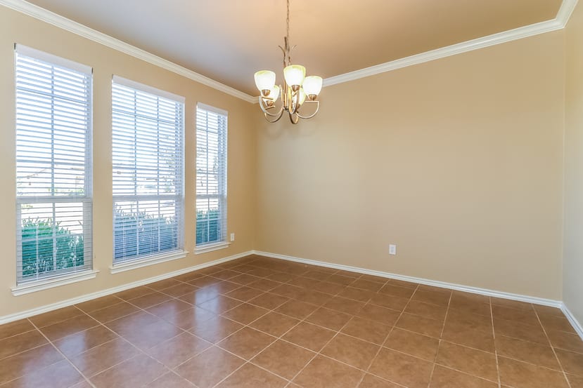 2245 Whitney Dr photo 3
