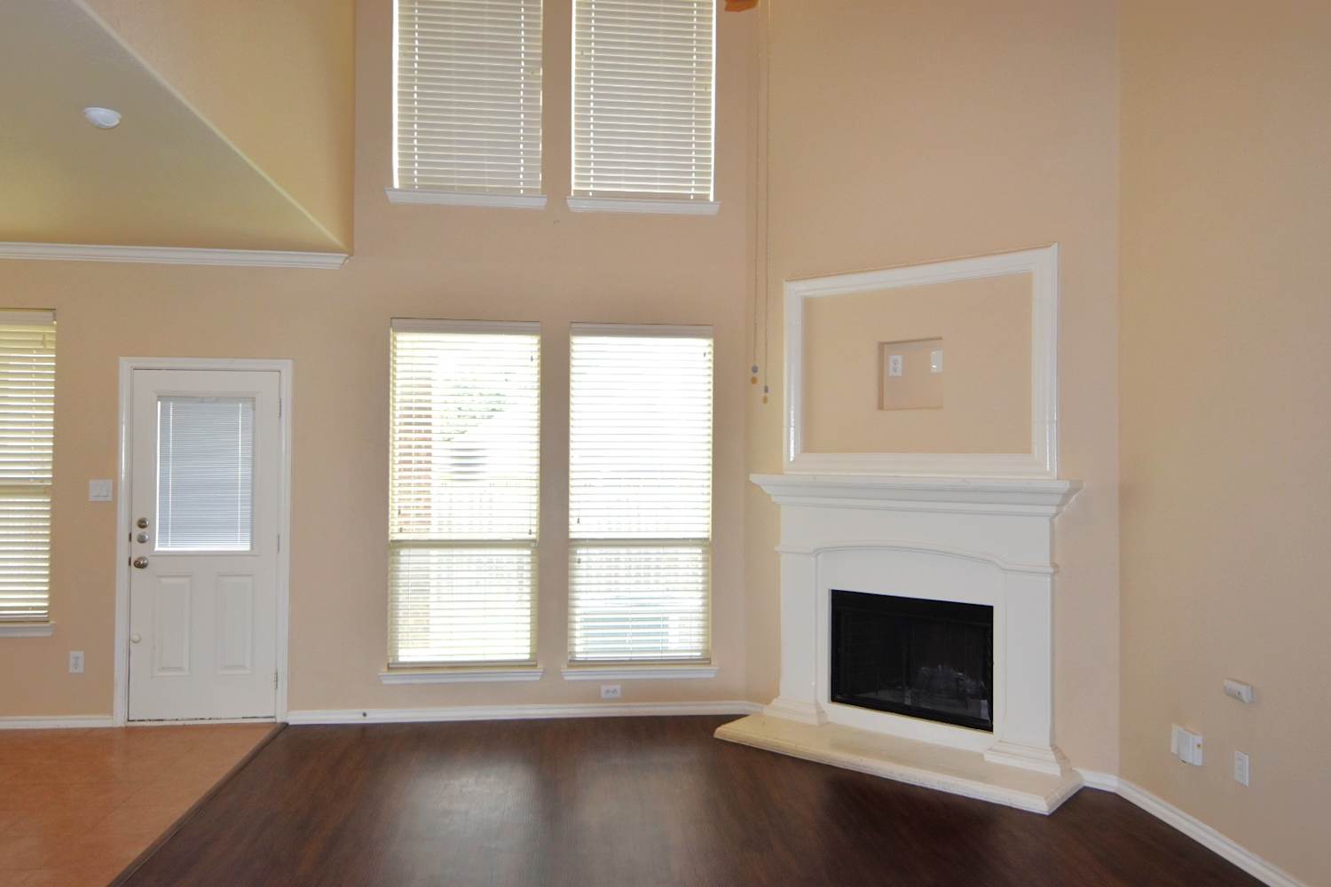 2245 Whitney Dr photo 2