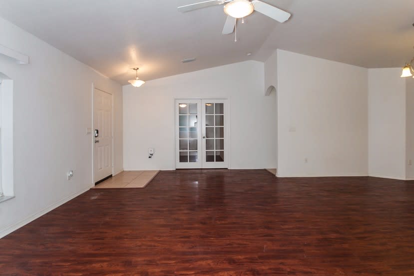 8325 Scanlon Ave photo 2