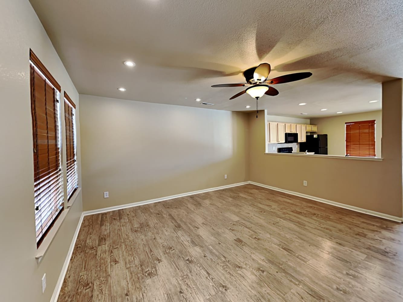 838 Willow Dr photo 5