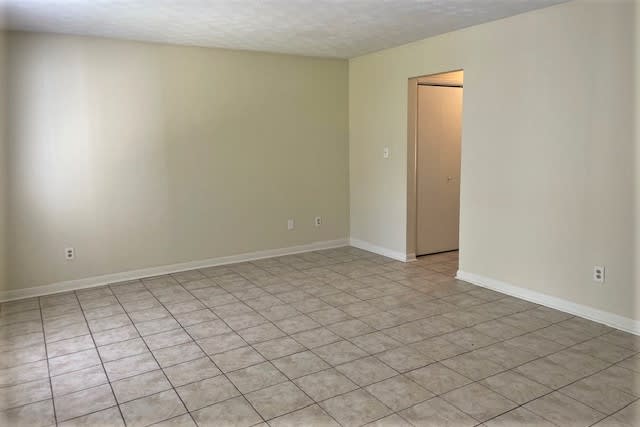 8514 Westchester Dr photo 4