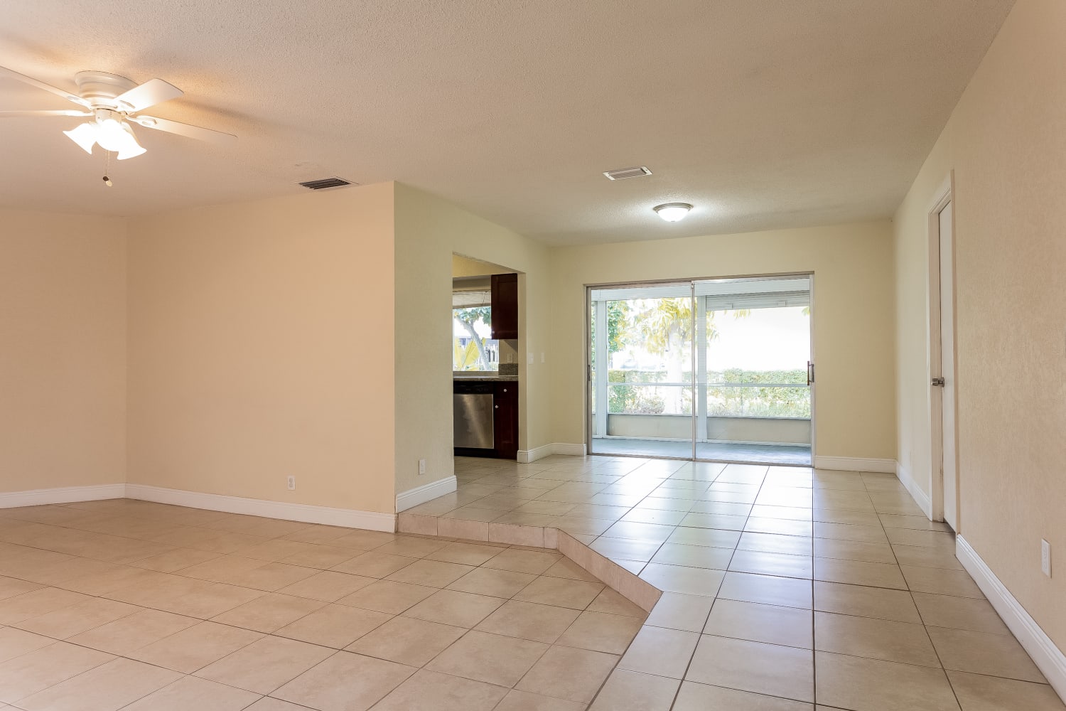 859 Camellia Dr photo 4