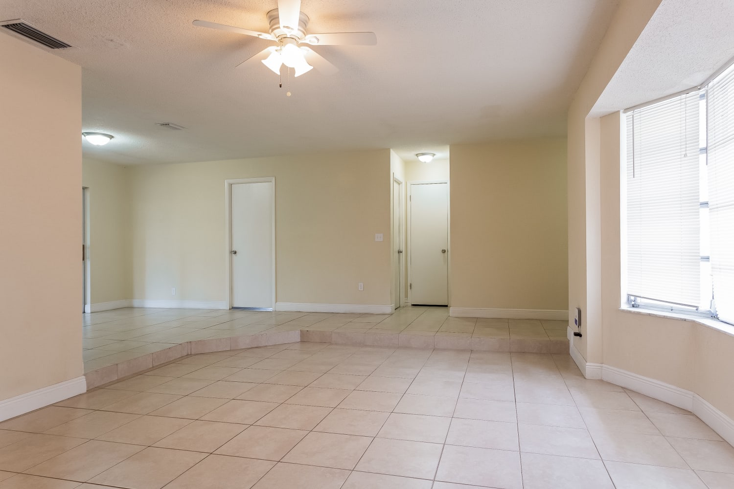 859 Camellia Dr photo 3