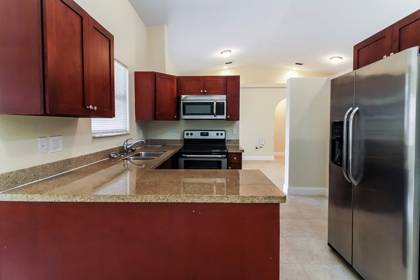8723 NW 142nd Ln photo 5