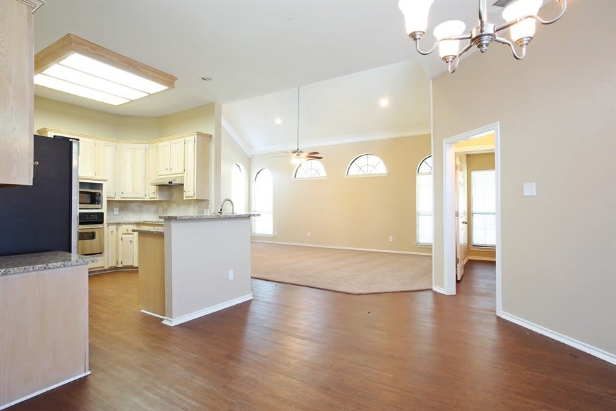 8809 Clearlake Dr photo 4