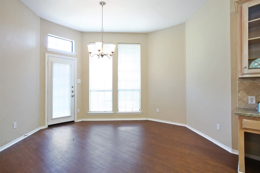 8809 Clearlake Dr photo 3
