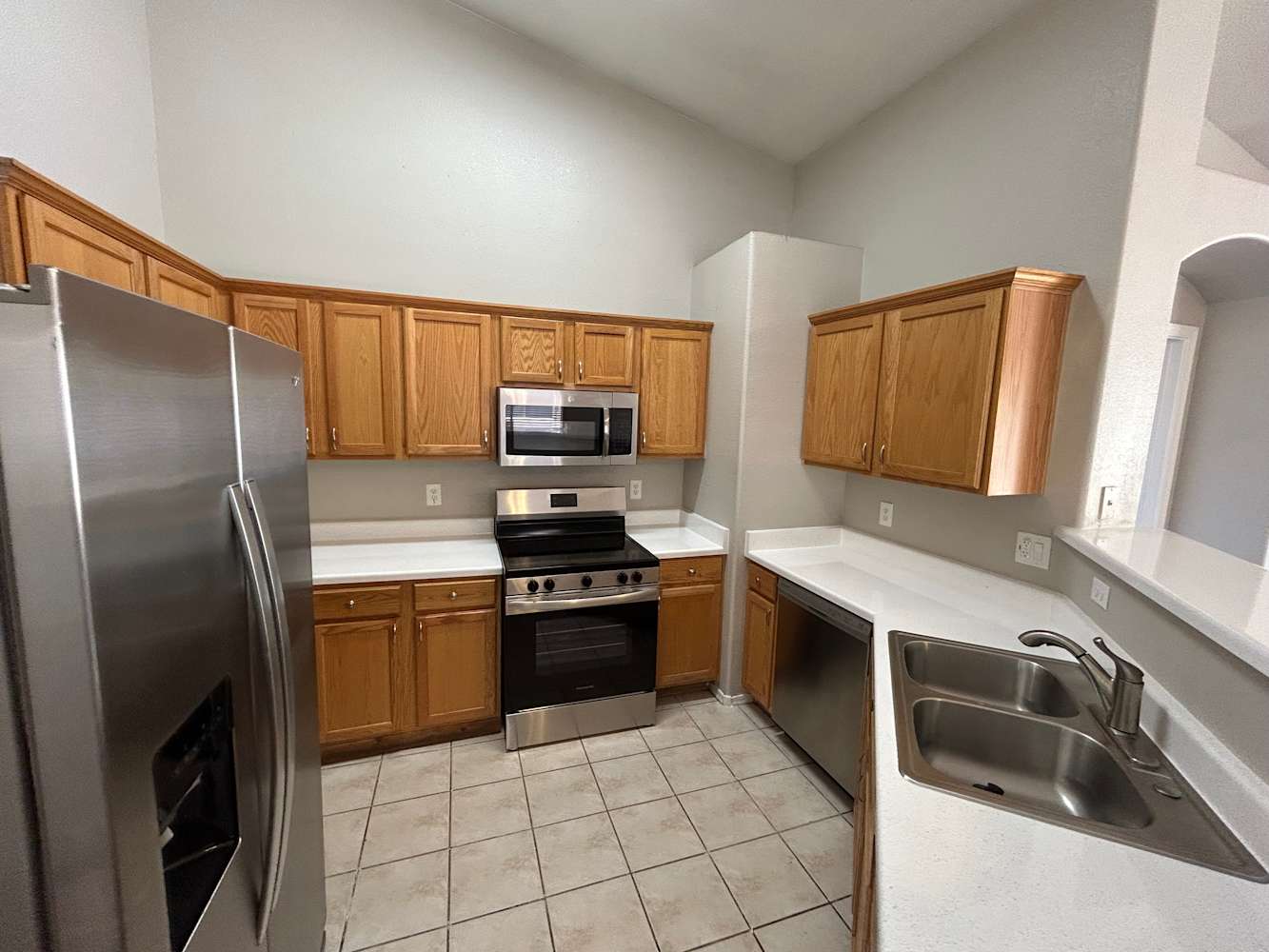 908 W Roeser Rd photo 5