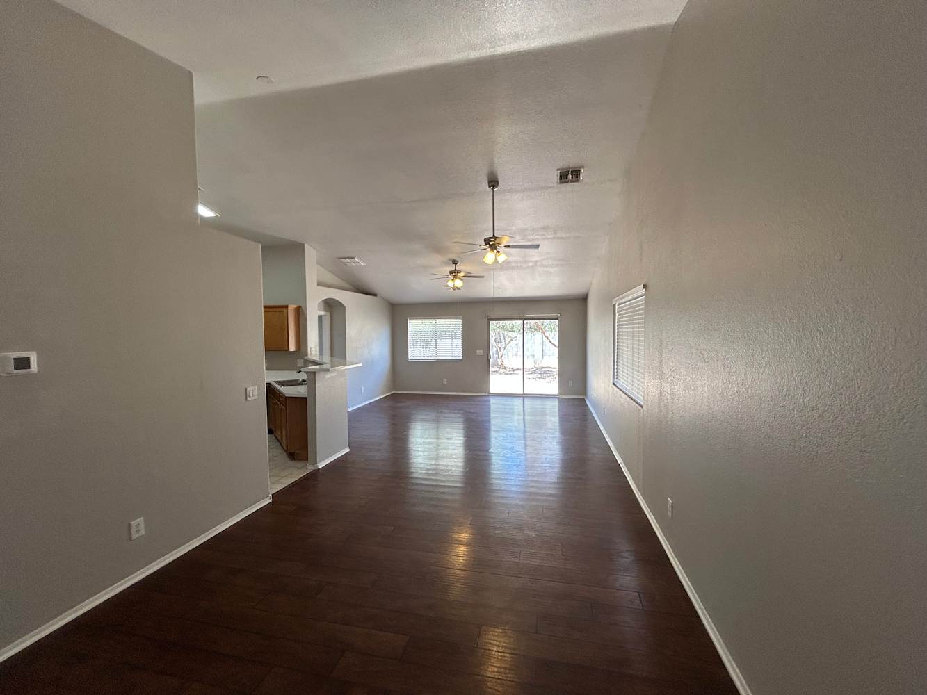 908 W Roeser Rd photo 3