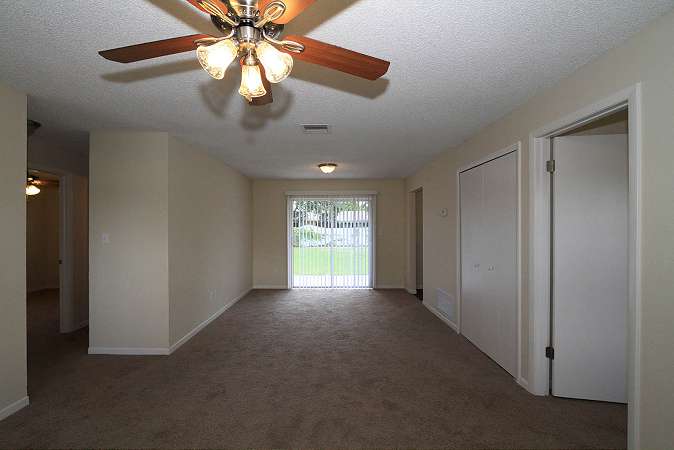896 McKenny Ave photo 3