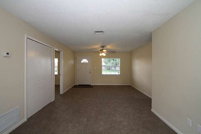 896 McKenny Ave photo 2