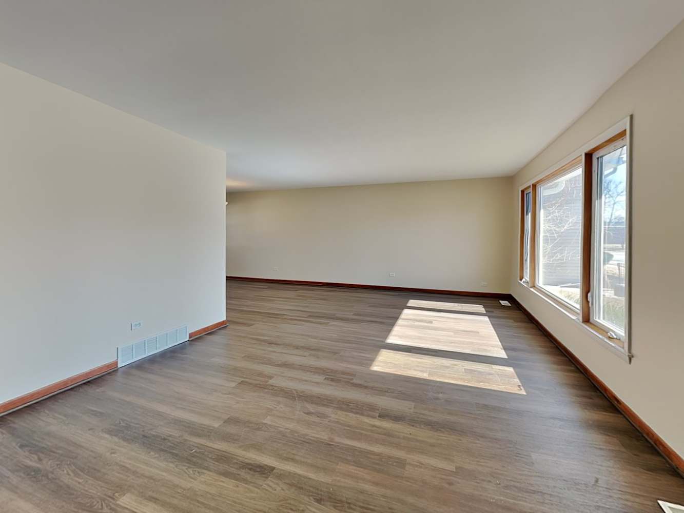 1035 W Iowa St photo 5