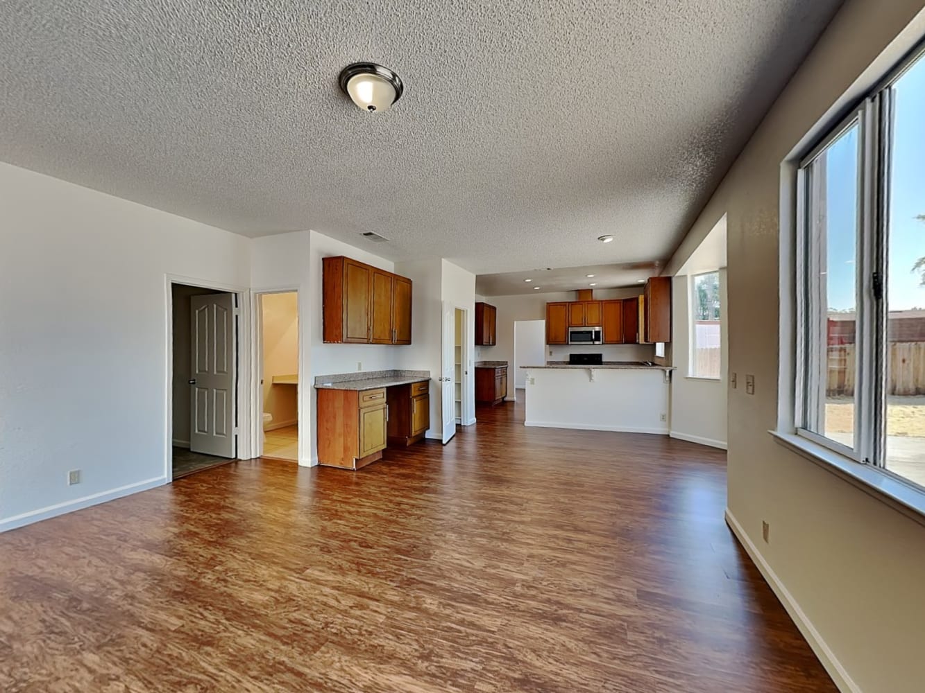 1084 Armsby Way photo 5