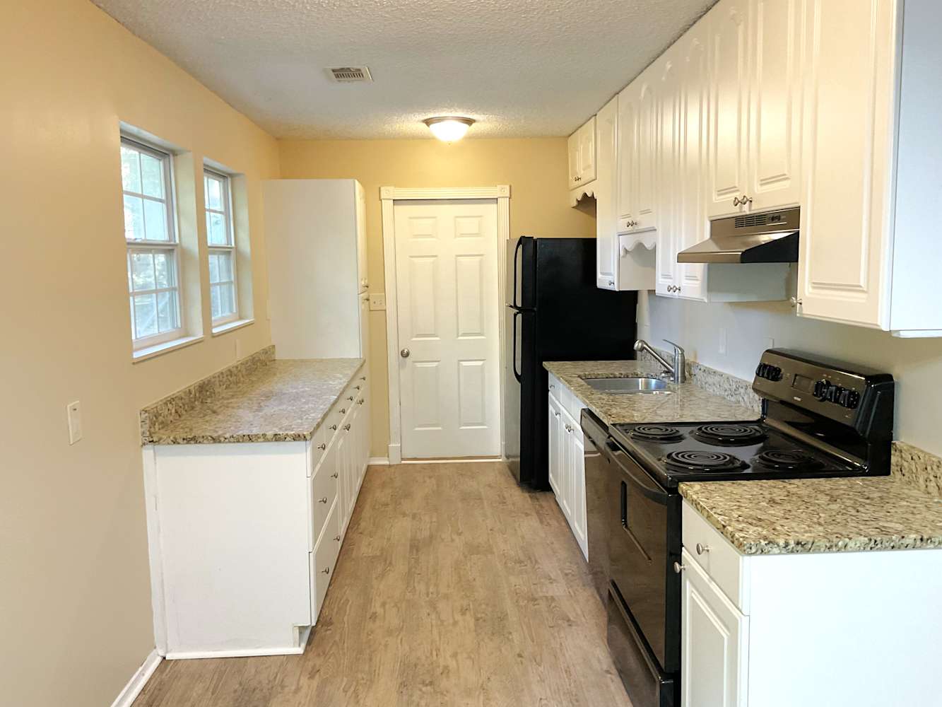1093 Sandalwood Dr photo 5