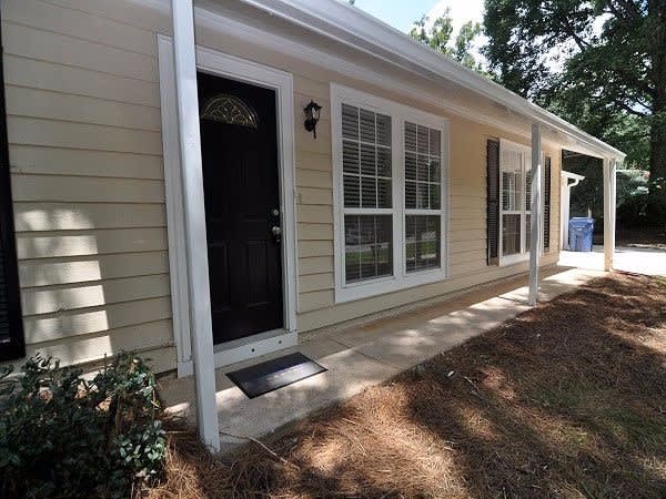 1093 Sandalwood Dr photo 2
