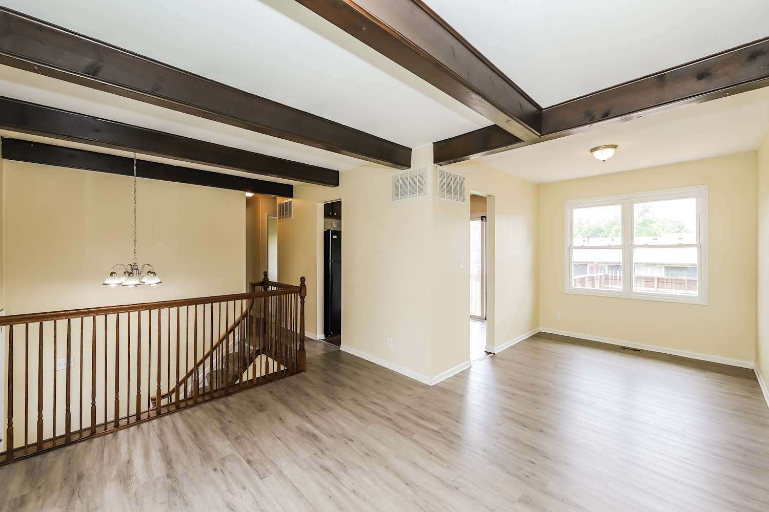1307 Foxcroft Dr photo 4