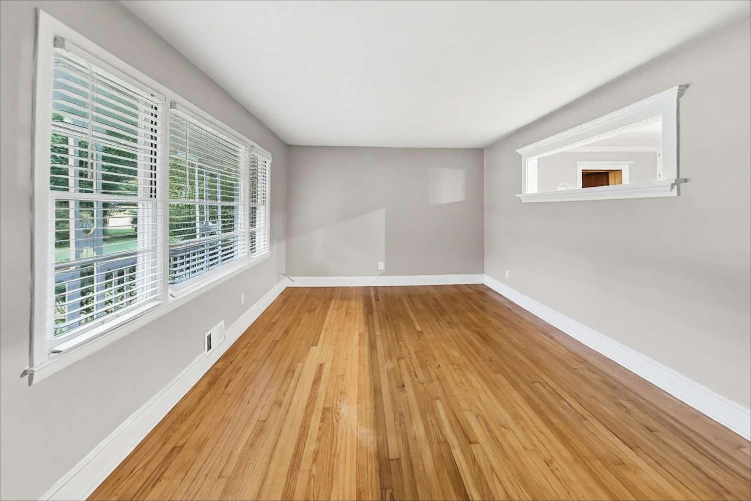 1321 Laura Ln photo 5