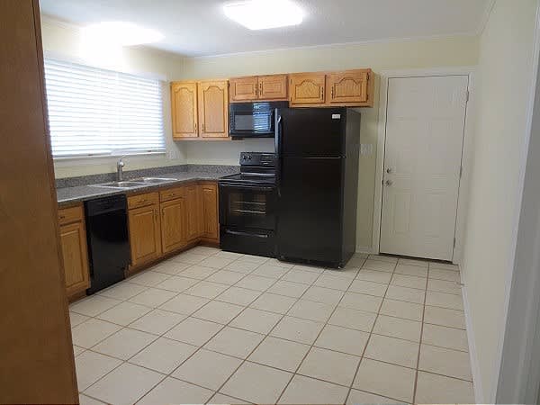 1359 Raymond Dr photo 4