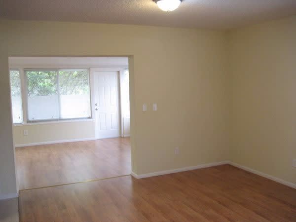 14008 Capitol Dr photo 3