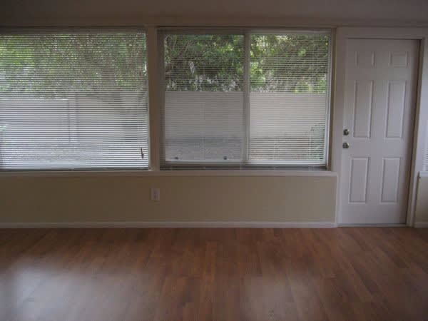 14008 Capitol Dr photo 2