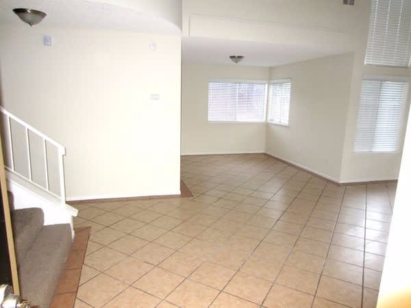 1404 Springline Dr photo 2