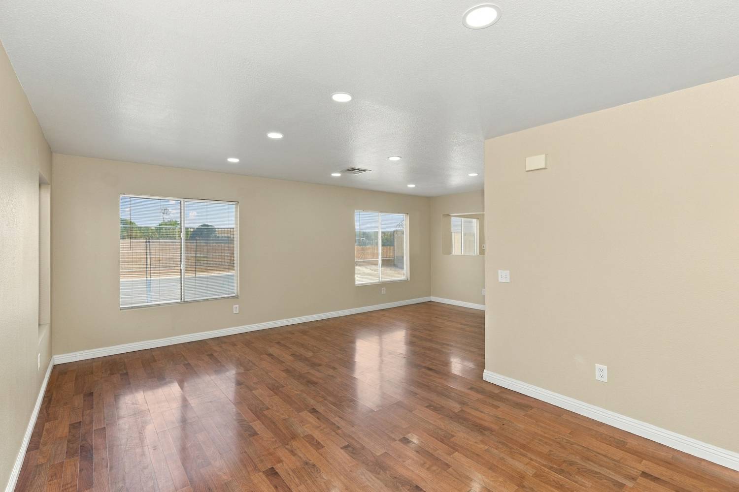 1448 Roadrunner Ln photo 5