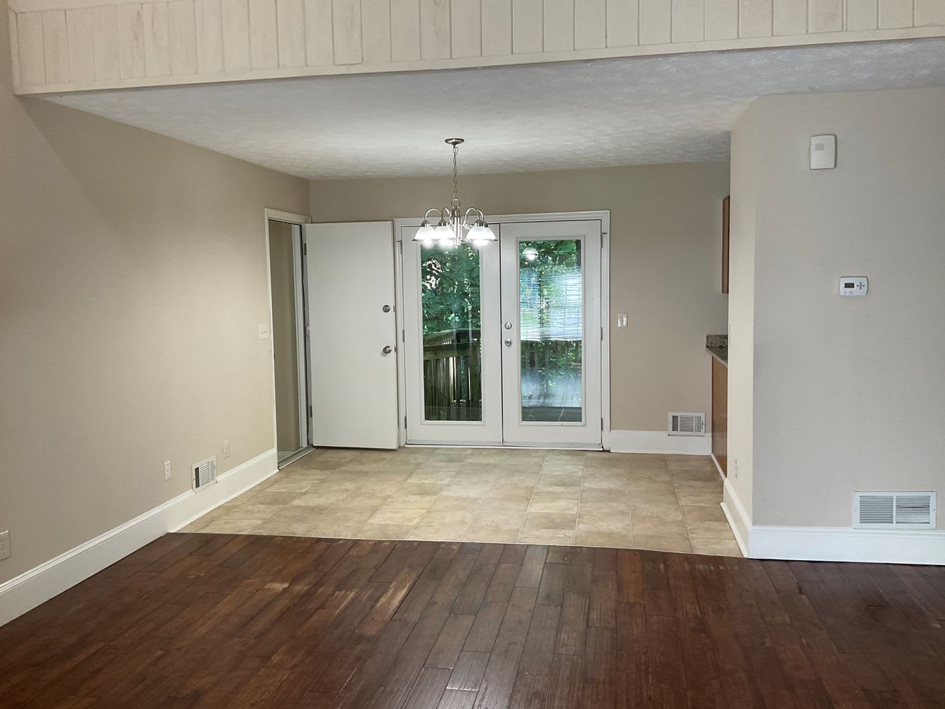 1602 Kings Ridge Dr photo 4