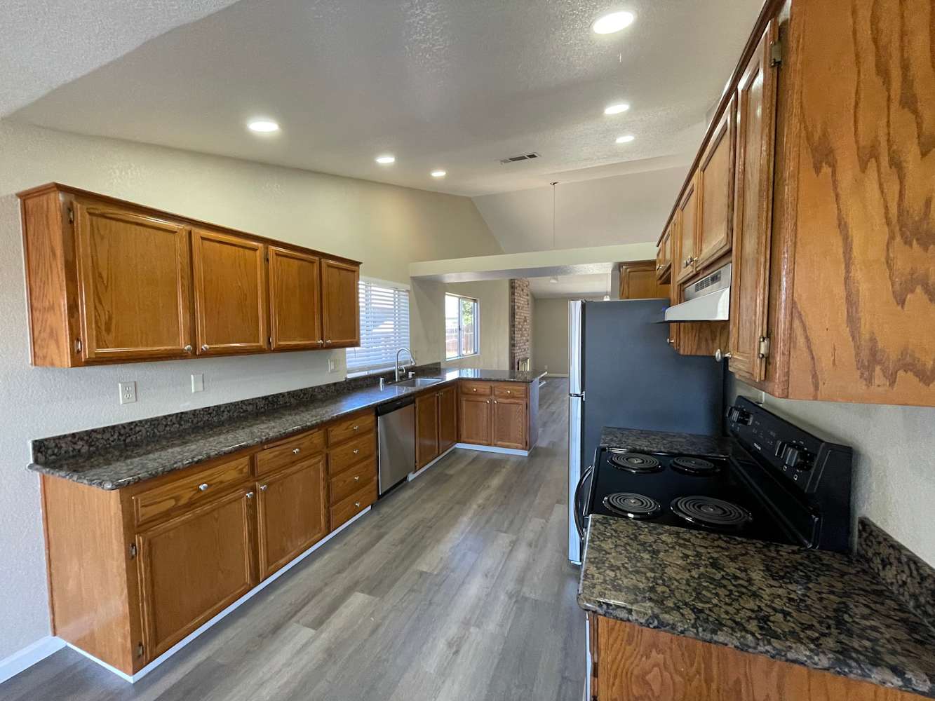 1604 Alcazar Ct photo 3